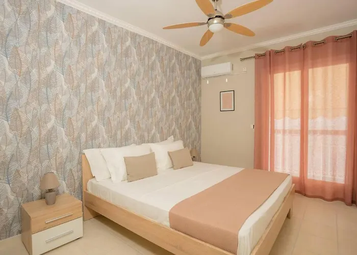 New  2 Bedroom/ 2 Bath Ap.Nidri, Familia